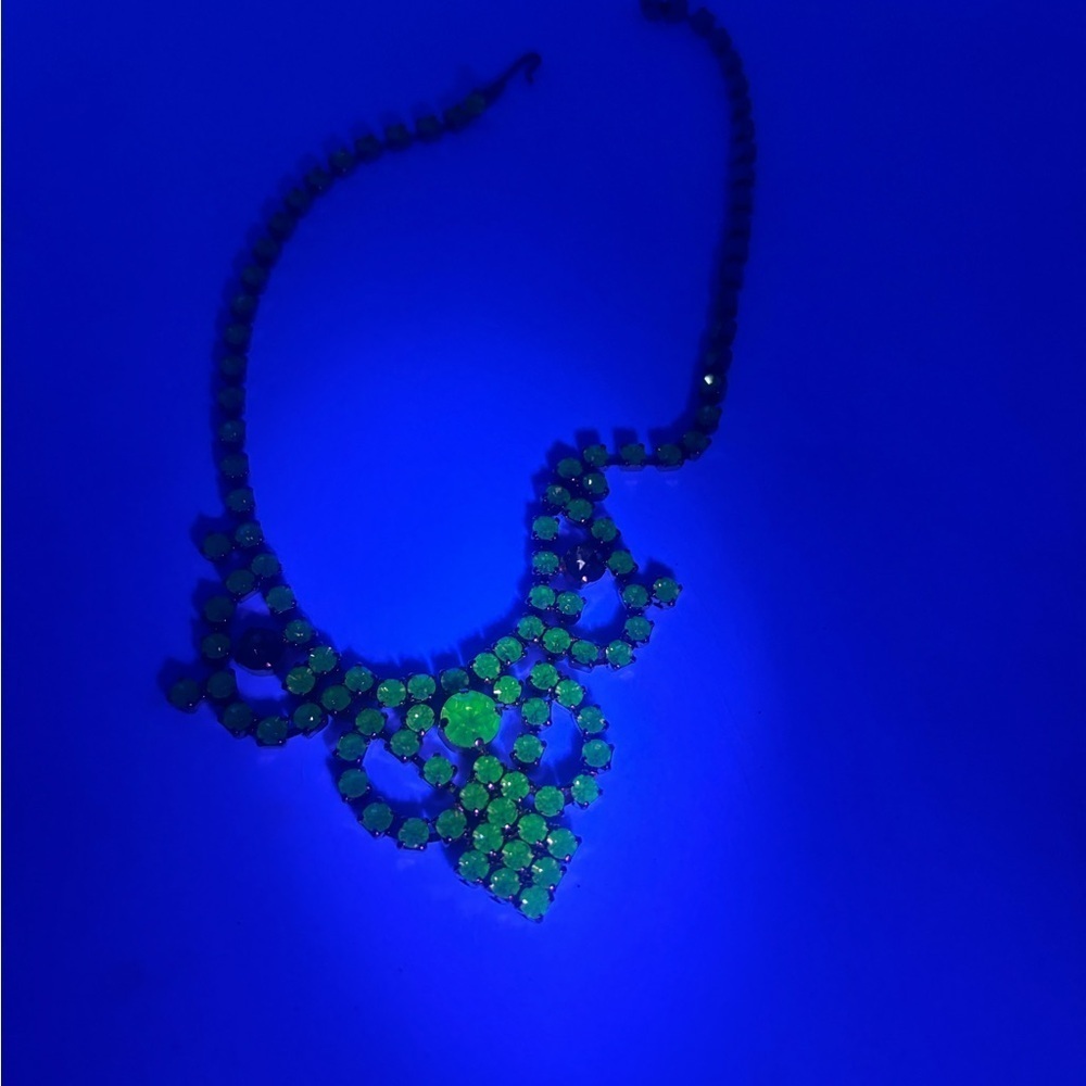 Antique glow glass Necklace - Picture 8 of 8